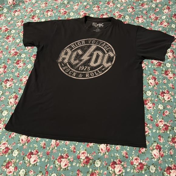 AC⚡️DC T-shirt HIGH VOLTAGE! Large 100% cotton, vintage short sleeve t-shirt. 👀 - Picture 4 of 6